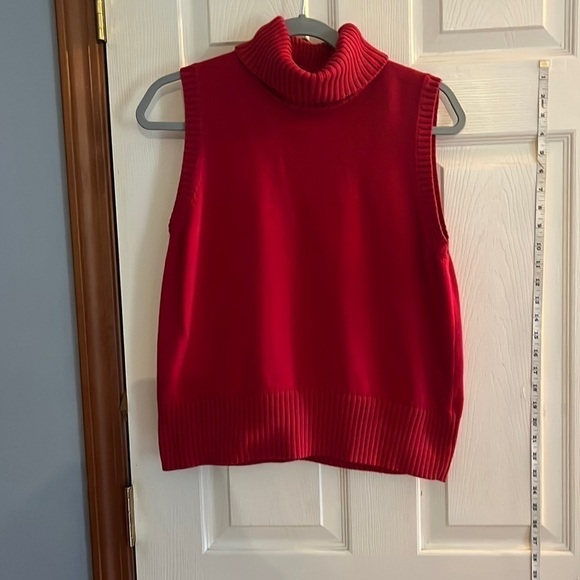Dress barn-size M-red sleeveless turtleneck sweater. 100% cotton. - Picture 1 of 9